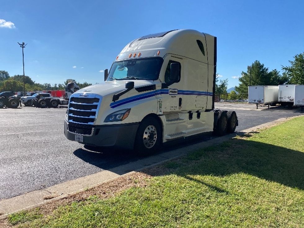 Sleeper Tractor-Heavy Duty Tractors-Freightliner-2020-T12664ST-Greensboro-NC-866,498\n\t\tmiles-$ 45,250 - Image 3
