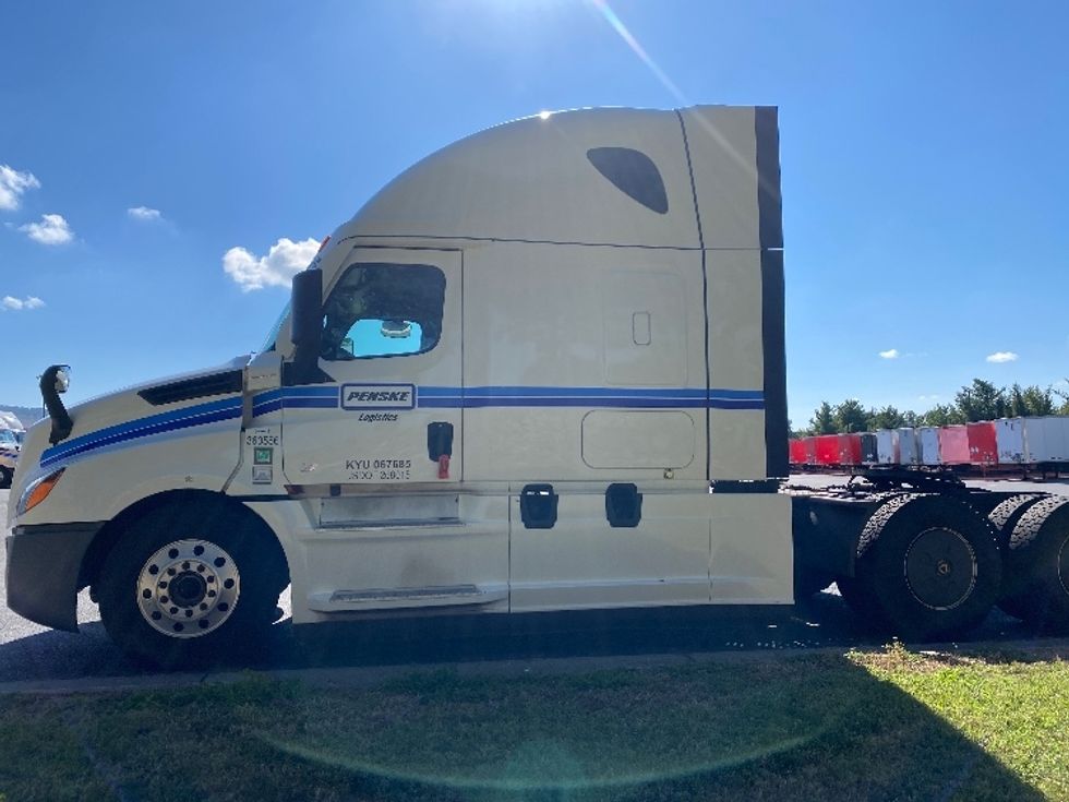 Sleeper Tractor-Heavy Duty Tractors-Freightliner-2020-T12664ST-Greensboro-NC-866,498\n\t\tmiles-$ 45,250 - Image 4