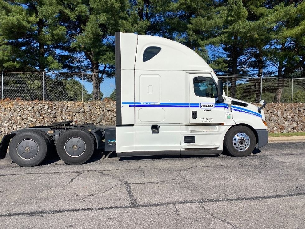 Sleeper Tractor-Heavy Duty Tractors-Freightliner-2020-T12664ST-Greensboro-NC-866,498\n\t\tmiles-$ 45,250 - Image 8
