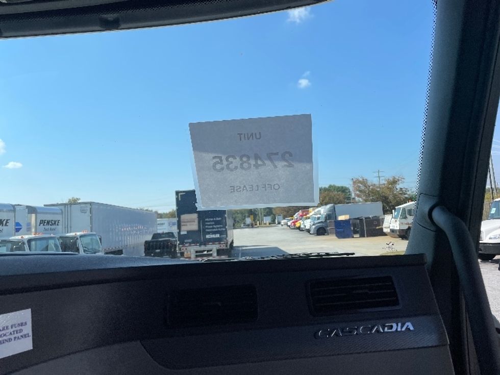 Sleeper Tractor-Heavy Duty Tractors-Freightliner-2020-T12664ST-Greenville-SC-723,225\n\t\tmiles-$ 40,000 - Image 14