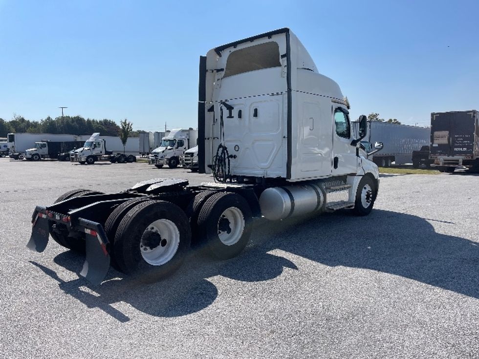 Sleeper Tractor-Heavy Duty Tractors-Freightliner-2020-T12664ST-Greenville-SC-723,225\n\t\tmiles-$ 40,000 - Image 7