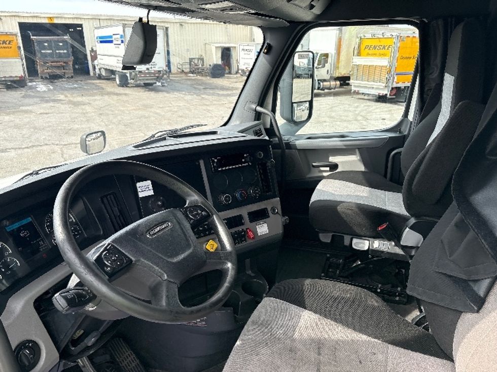 Sleeper Tractor-Heavy Duty Tractors-Freightliner-2020-T12664ST-Greer-SC-507,332\n\t\tmiles-$ 57,500 - Image 10