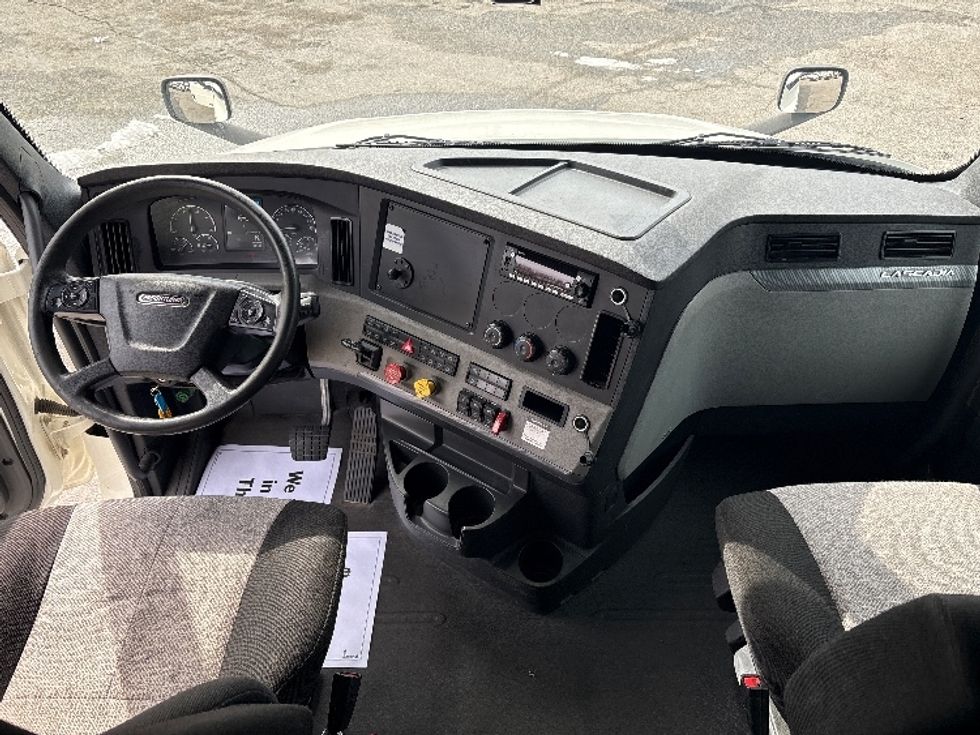 Sleeper Tractor-Heavy Duty Tractors-Freightliner-2020-T12664ST-Greer-SC-507,332\n\t\tmiles-$ 57,500 - Image 12