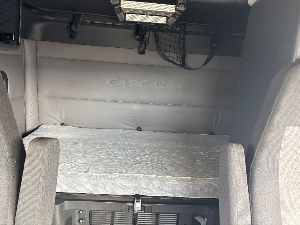 Sleeper Tractor-Heavy Duty Tractors-Freightliner-2020-T12664ST-Greer-SC-507,332\n\t\tmiles-$ 57,500 - Image 16