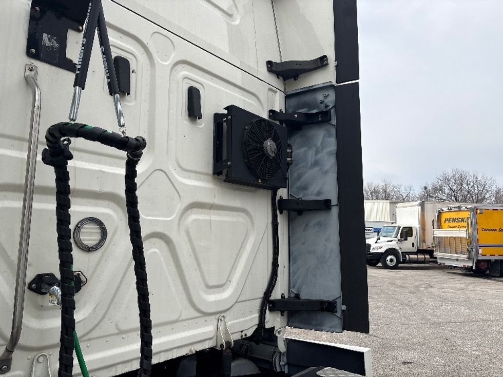 Sleeper Tractor-Heavy Duty Tractors-Freightliner-2020-T12664ST-Greer-SC-507,332\n\t\tmiles-$ 57,500 - Image 22