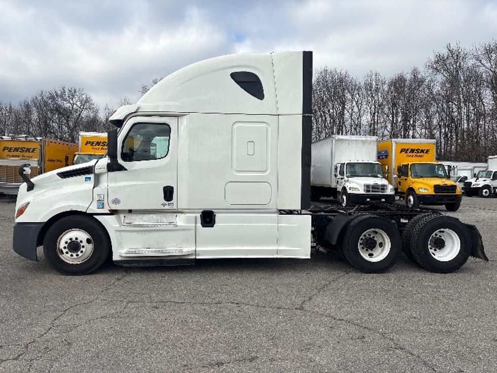 Sleeper Tractor-Heavy Duty Tractors-Freightliner-2020-T12664ST-Greer-SC-507,332\n\t\tmiles-$ 57,500 - Image 4