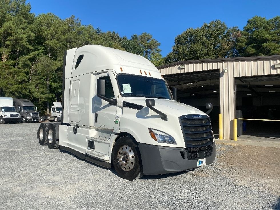 Sleeper Tractor-Heavy Duty Tractors-Freightliner-2020-T12664ST-Greer-SC-656,720\n\t\tmiles-$ 60,750 - Image 1