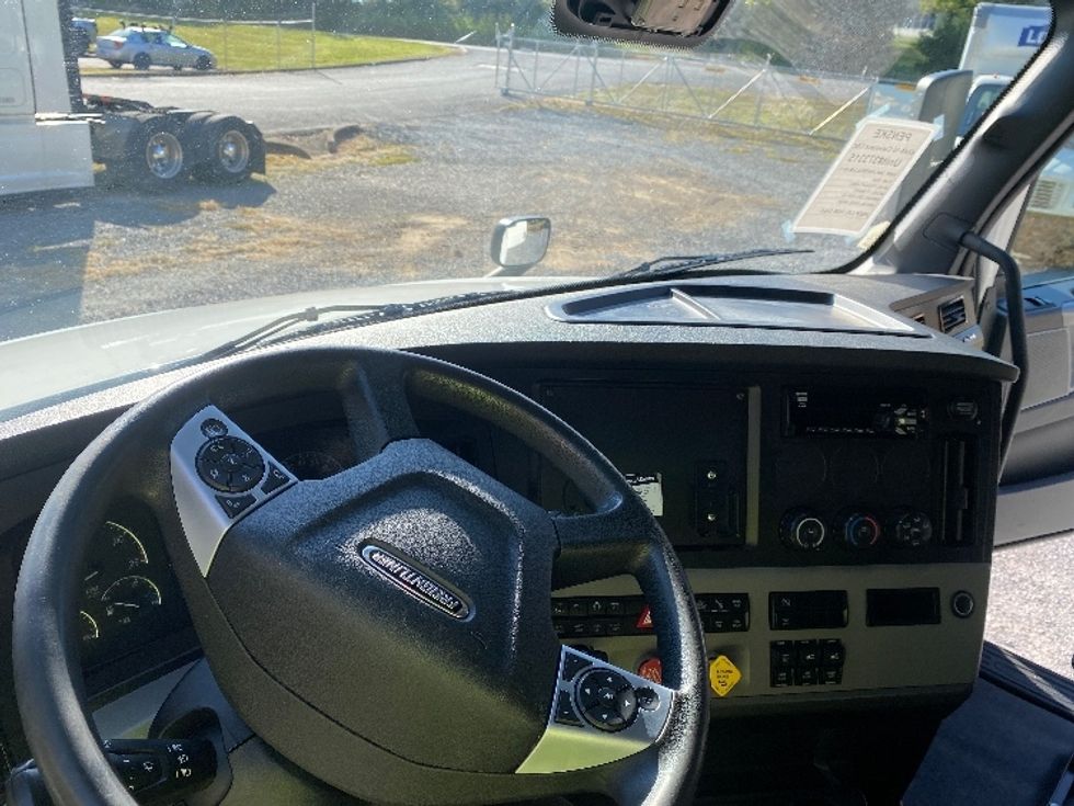Sleeper Tractor-Heavy Duty Tractors-Freightliner-2020-T12664ST-Greer-SC-656,720\n\t\tmiles-$ 60,750 - Image 11