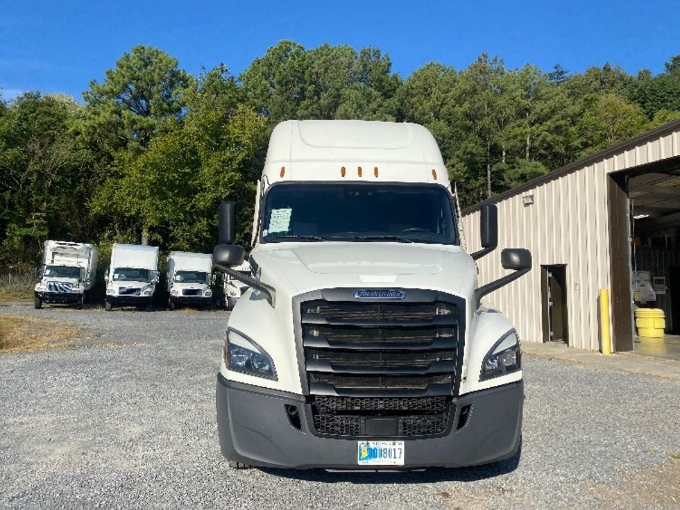 Sleeper Tractor-Heavy Duty Tractors-Freightliner-2020-T12664ST-Greer-SC-656,720\n\t\tmiles-$ 60,750 - Image 2