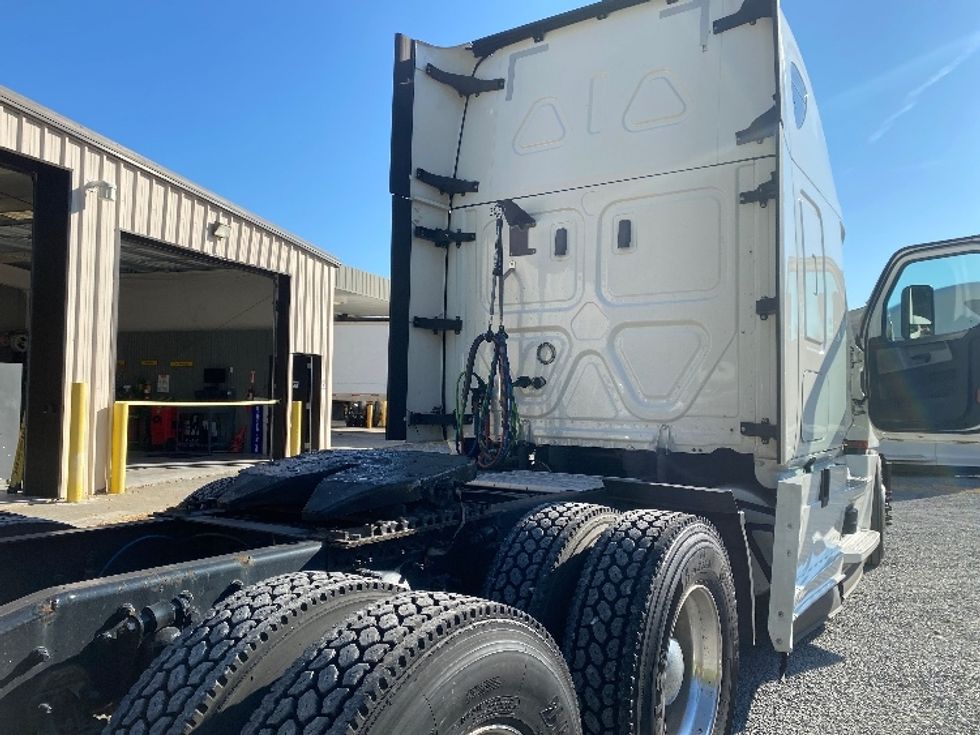 Sleeper Tractor-Heavy Duty Tractors-Freightliner-2020-T12664ST-Greer-SC-656,720\n\t\tmiles-$ 60,750 - Image 23