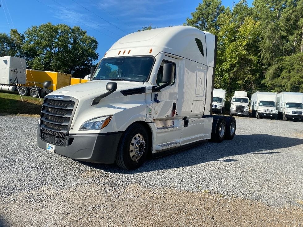 Sleeper Tractor-Heavy Duty Tractors-Freightliner-2020-T12664ST-Greer-SC-656,720\n\t\tmiles-$ 60,750 - Image 3