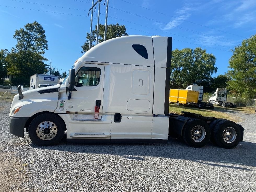 Sleeper Tractor-Heavy Duty Tractors-Freightliner-2020-T12664ST-Greer-SC-656,720\n\t\tmiles-$ 60,750 - Image 4