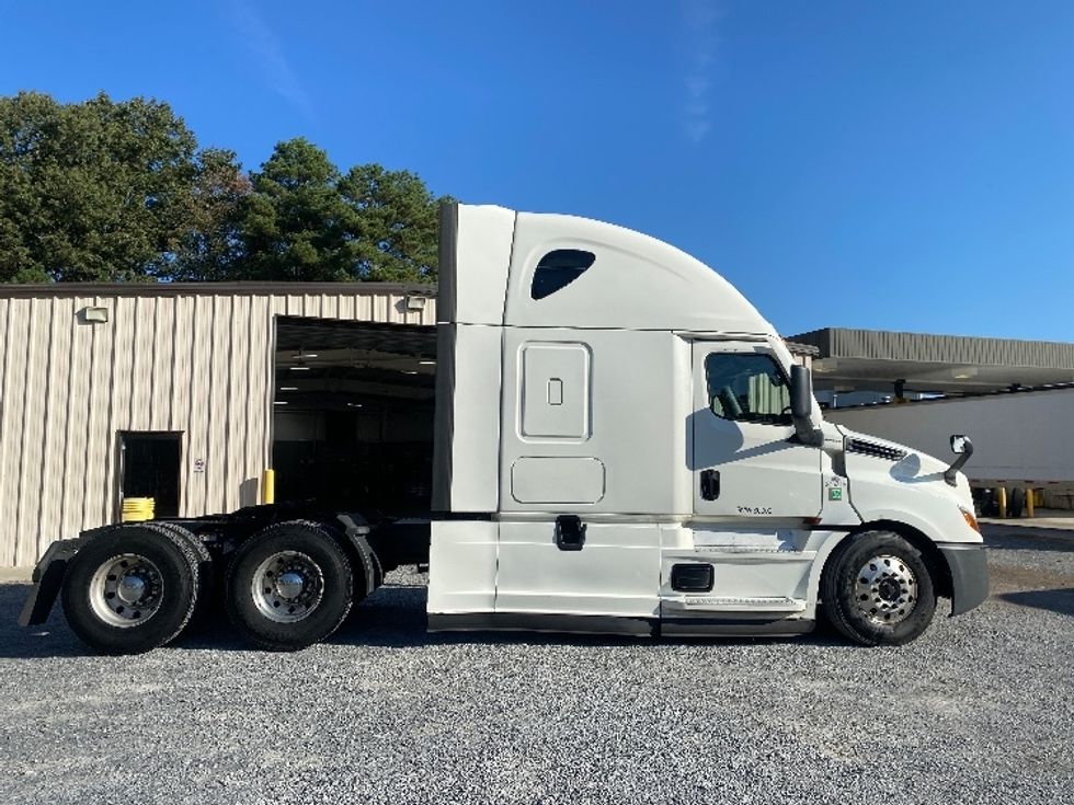 Sleeper Tractor-Heavy Duty Tractors-Freightliner-2020-T12664ST-Greer-SC-656,720\n\t\tmiles-$ 60,750 - Image 8