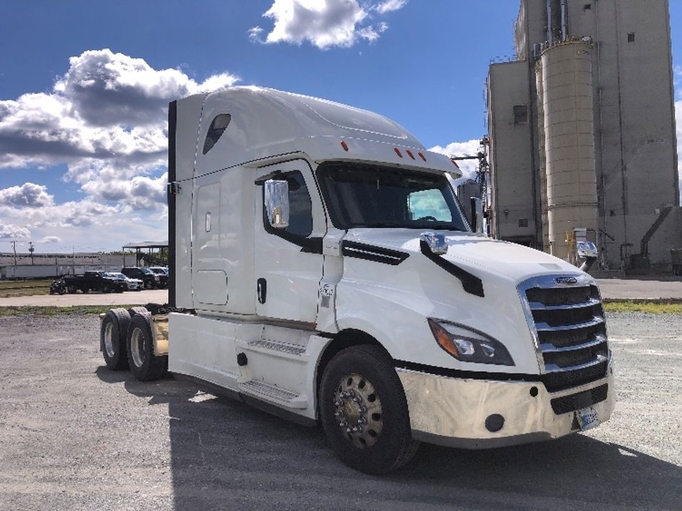 Sleeper Tractor-Heavy Duty Tractors-Freightliner-2020-T12664ST-Guilderland Center-NY-494,551\n\t\tmiles-$ 72,000 - Image 1