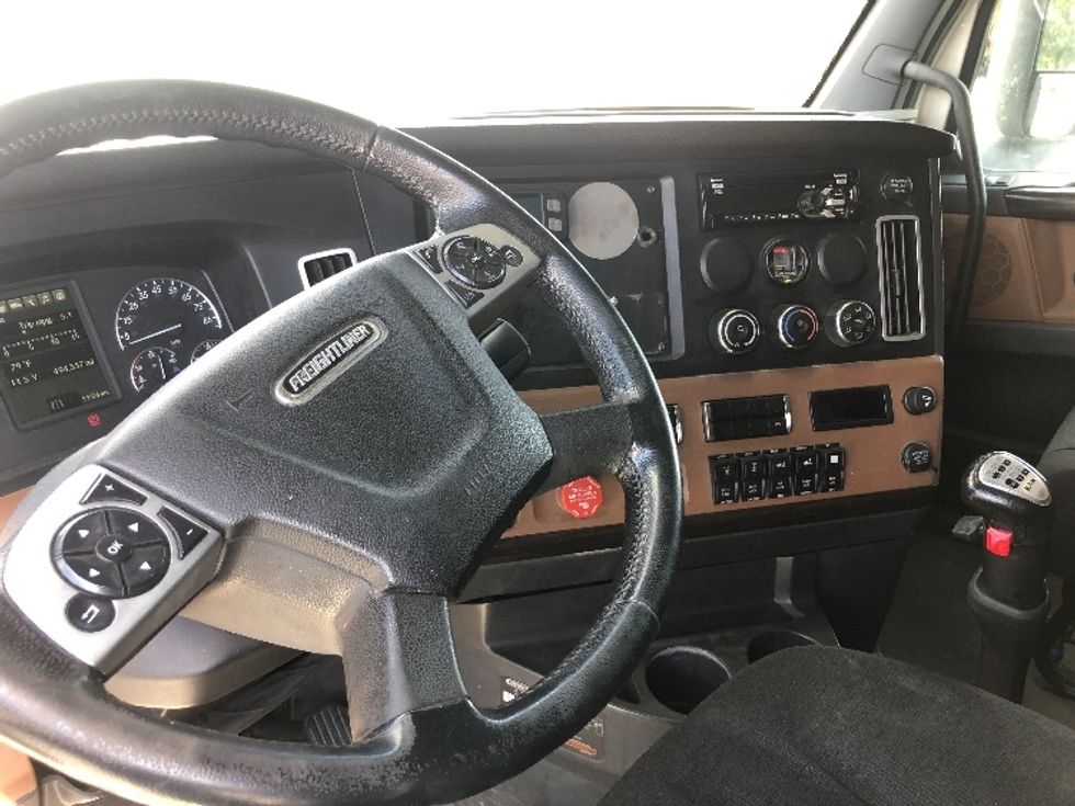 Sleeper Tractor-Heavy Duty Tractors-Freightliner-2020-T12664ST-Guilderland Center-NY-494,551\n\t\tmiles-$ 72,000 - Image 10