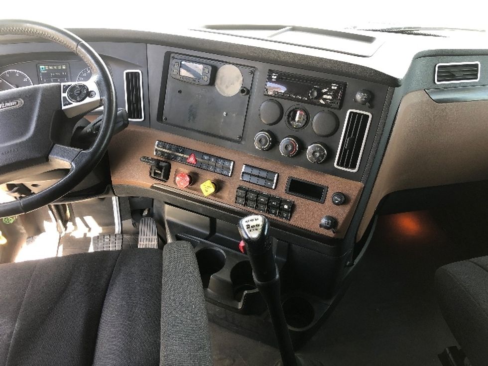 Sleeper Tractor-Heavy Duty Tractors-Freightliner-2020-T12664ST-Guilderland Center-NY-494,551\n\t\tmiles-$ 72,000 - Image 12