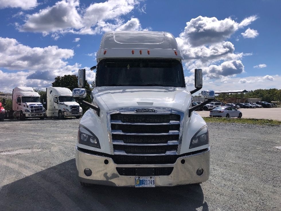 Sleeper Tractor-Heavy Duty Tractors-Freightliner-2020-T12664ST-Guilderland Center-NY-494,551\n\t\tmiles-$ 72,000 - Image 2