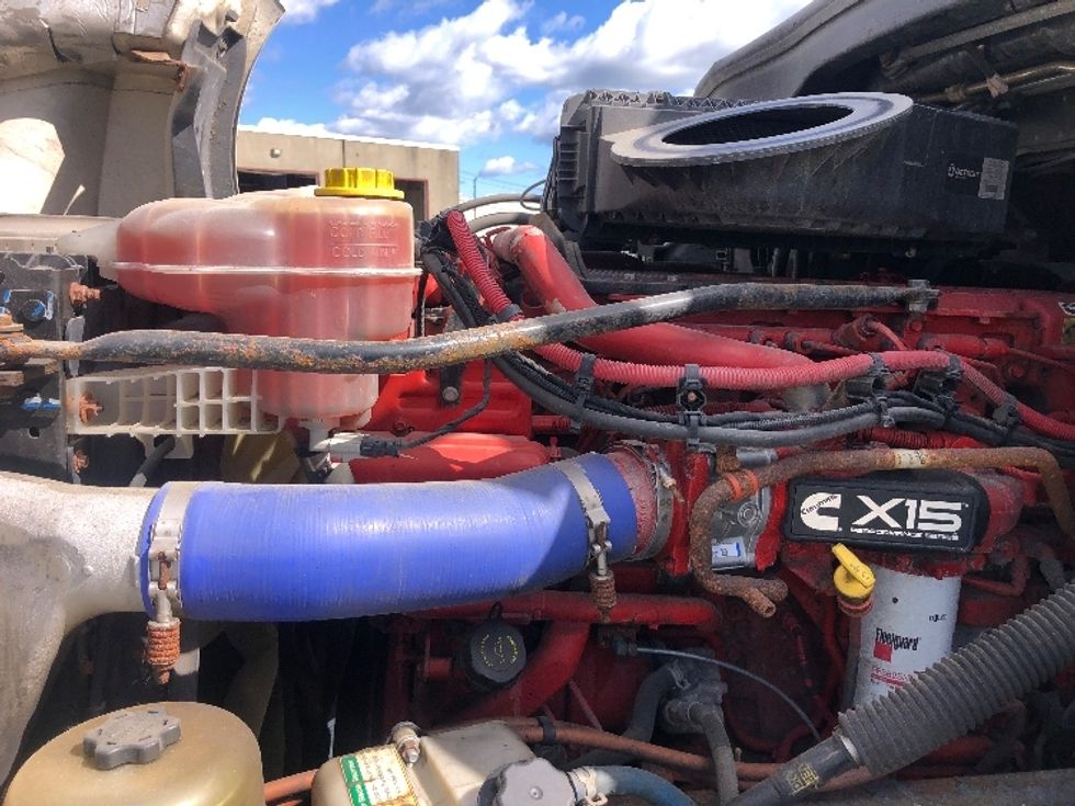 Sleeper Tractor-Heavy Duty Tractors-Freightliner-2020-T12664ST-Guilderland Center-NY-494,551\n\t\tmiles-$ 72,000 - Image 21