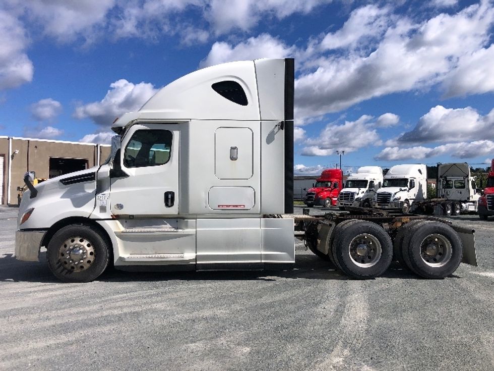 Sleeper Tractor-Heavy Duty Tractors-Freightliner-2020-T12664ST-Guilderland Center-NY-494,551\n\t\tmiles-$ 72,000 - Image 4