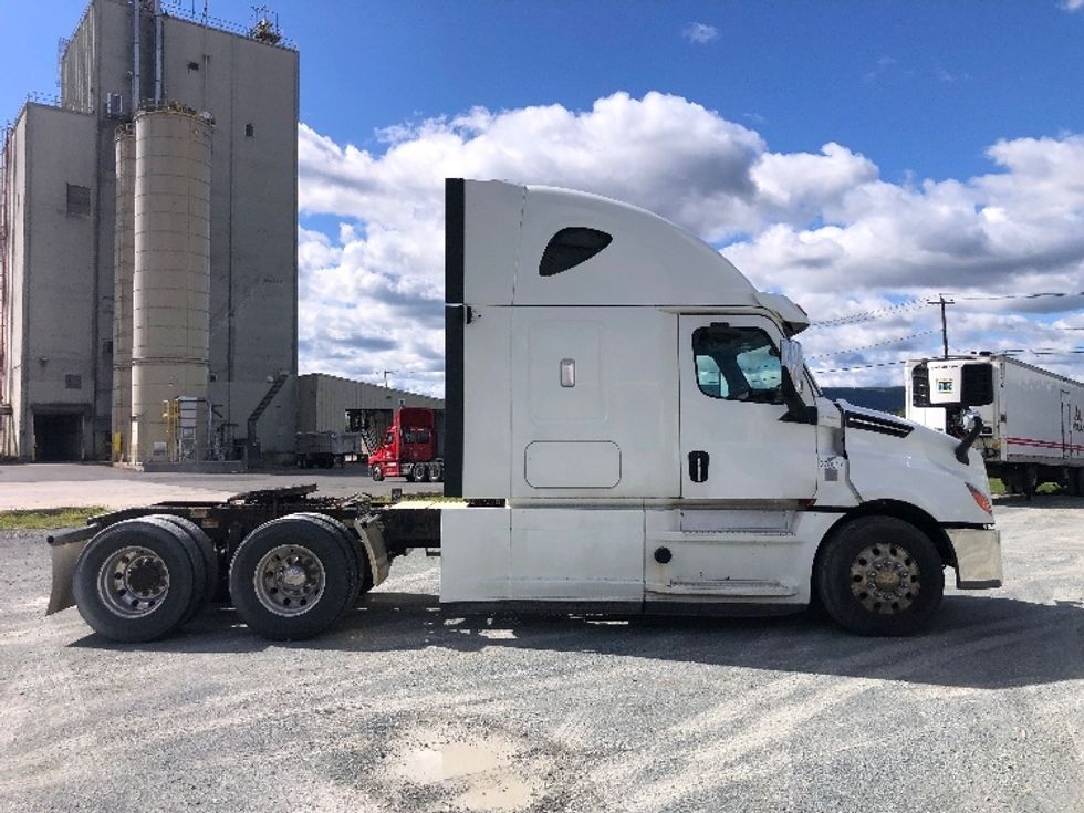 Sleeper Tractor-Heavy Duty Tractors-Freightliner-2020-T12664ST-Guilderland Center-NY-494,551\n\t\tmiles-$ 72,000 - Image 8