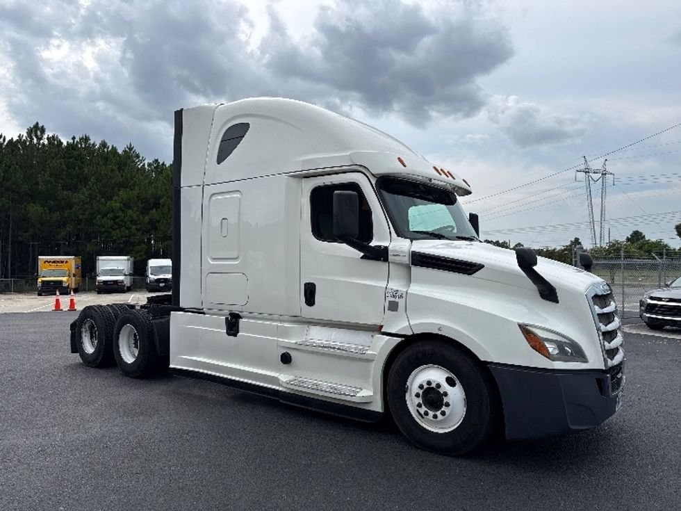 Sleeper Tractor-Heavy Duty Tractors-Freightliner-2020-T12664ST-Gulfport-MS-508,276\n\t\tmiles-$ 65,250 - Image 1