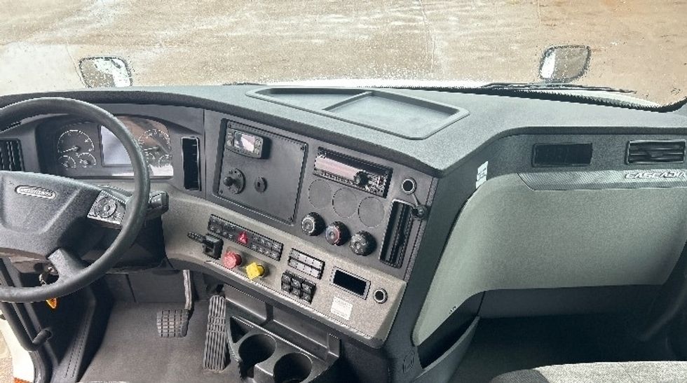 Sleeper Tractor-Heavy Duty Tractors-Freightliner-2020-T12664ST-Gulfport-MS-508,276\n\t\tmiles-$ 65,250 - Image 12
