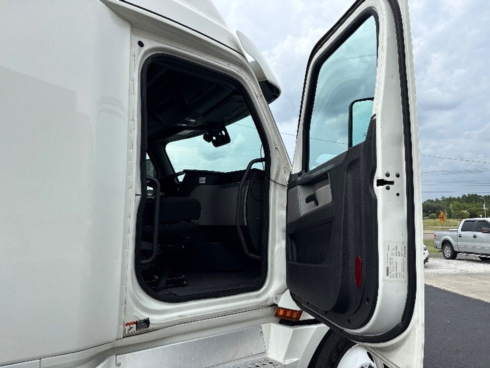 Sleeper Tractor-Heavy Duty Tractors-Freightliner-2020-T12664ST-Gulfport-MS-508,276\n\t\tmiles-$ 65,250 - Image 13