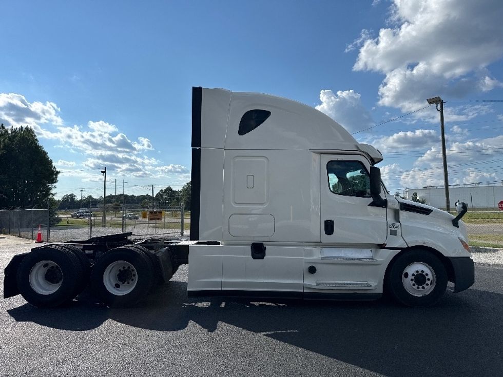Sleeper Tractor-Heavy Duty Tractors-Freightliner-2020-T12664ST-Gulfport-MS-508,276\n\t\tmiles-$ 65,250 - Image 8