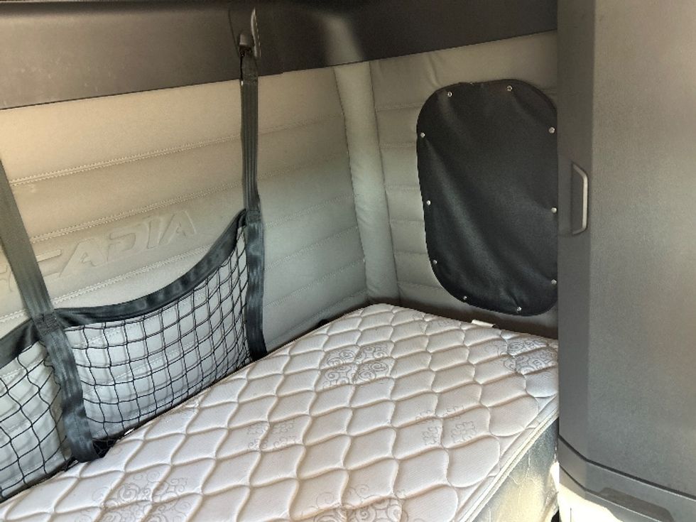 Sleeper Tractor-Heavy Duty Tractors-Freightliner-2020-T12664ST-Hammond-LA-198,444\n\t\tmiles-$ 83,750 - Image 17