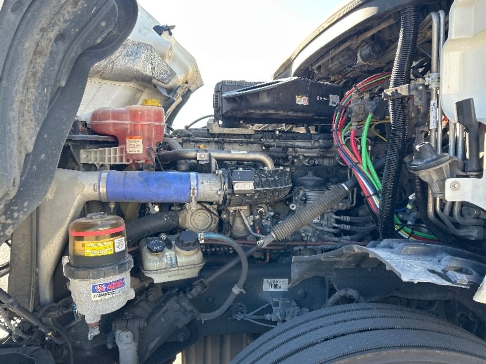 Sleeper Tractor-Heavy Duty Tractors-Freightliner-2020-T12664ST-Hammond-LA-198,444\n\t\tmiles-$ 83,750 - Image 21