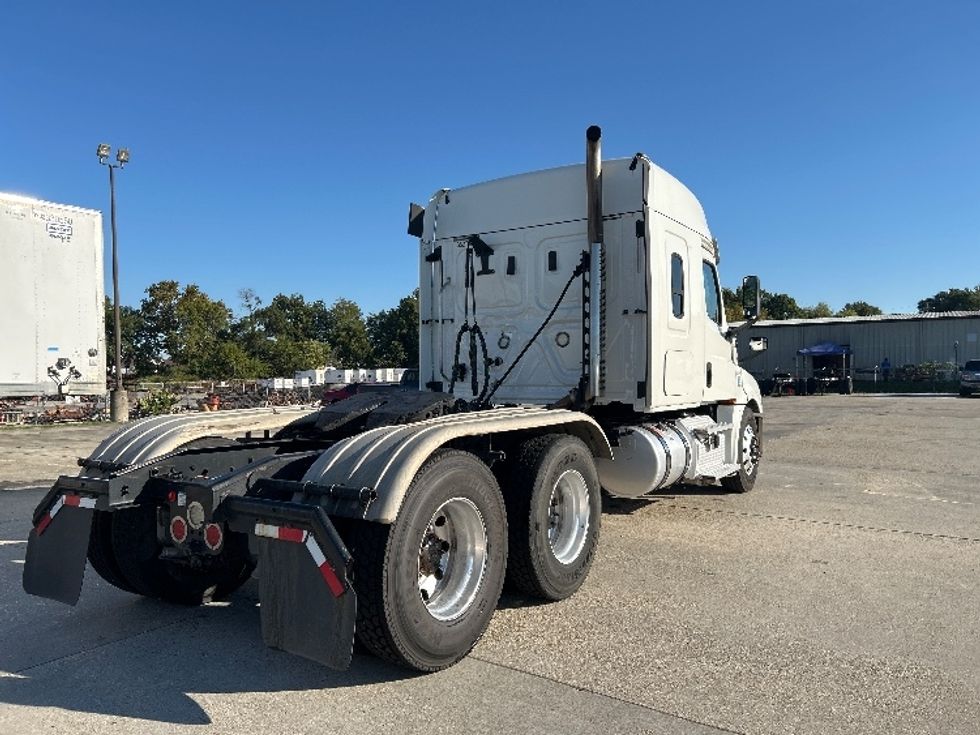 Sleeper Tractor-Heavy Duty Tractors-Freightliner-2020-T12664ST-Hammond-LA-198,444\n\t\tmiles-$ 83,750 - Image 7