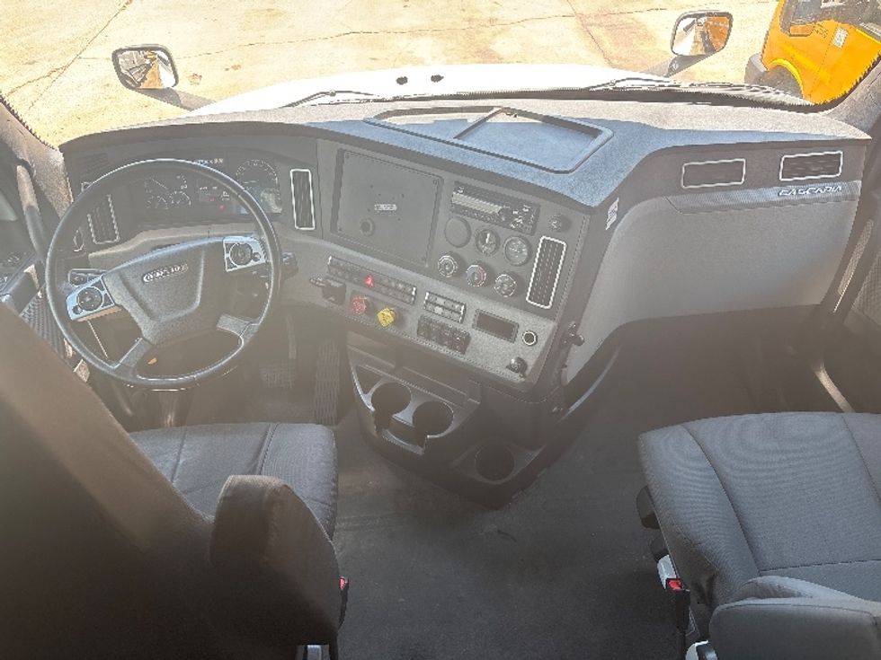 Sleeper Tractor-Heavy Duty Tractors-Freightliner-2020-T12664ST-Hammond-LA-215,197\n\t\tmiles-$ 83,750 - Image 12