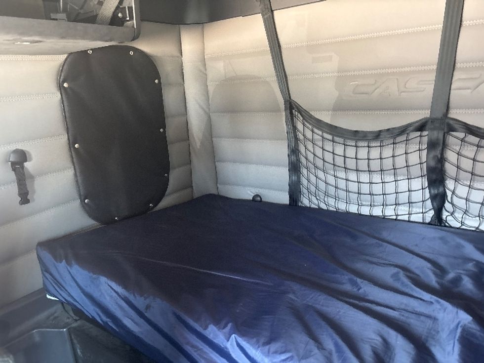 Sleeper Tractor-Heavy Duty Tractors-Freightliner-2020-T12664ST-Hammond-LA-215,197\n\t\tmiles-$ 83,750 - Image 18