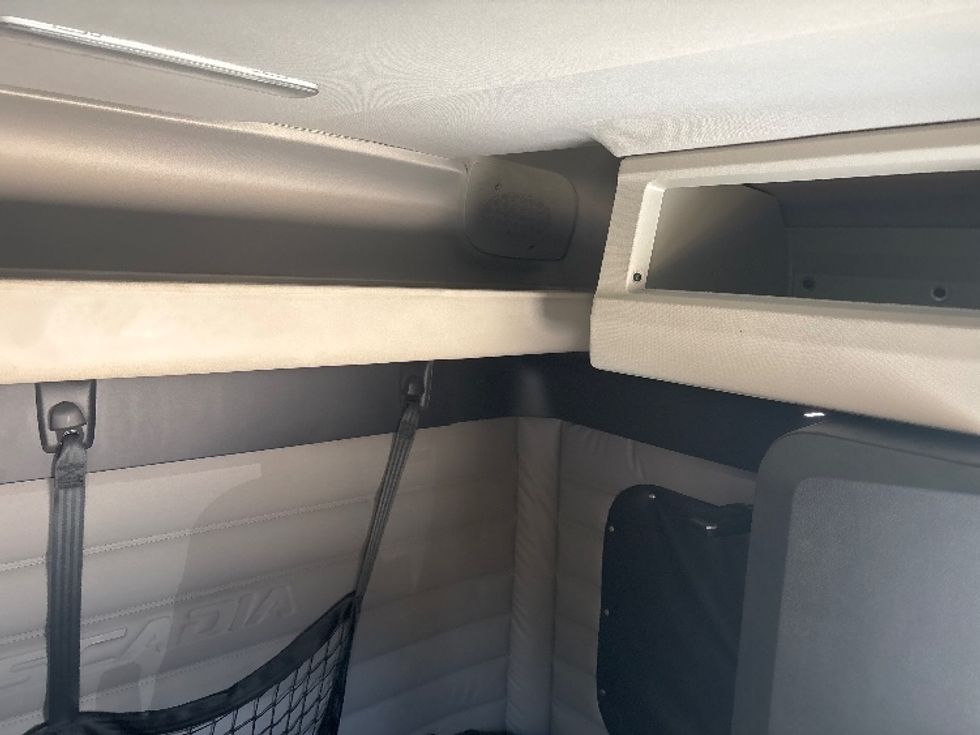 Sleeper Tractor-Heavy Duty Tractors-Freightliner-2020-T12664ST-Hammond-LA-215,197\n\t\tmiles-$ 83,750 - Image 19