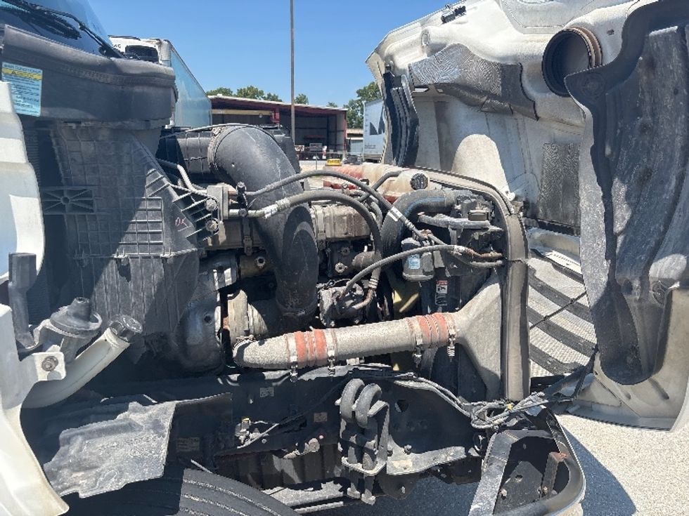 Sleeper Tractor-Heavy Duty Tractors-Freightliner-2020-T12664ST-Hammond-LA-215,197\n\t\tmiles-$ 83,750 - Image 20