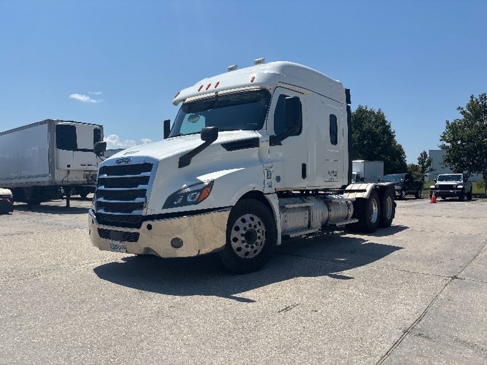 Sleeper Tractor-Heavy Duty Tractors-Freightliner-2020-T12664ST-Hammond-LA-215,197\n\t\tmiles-$ 83,750 - Image 3