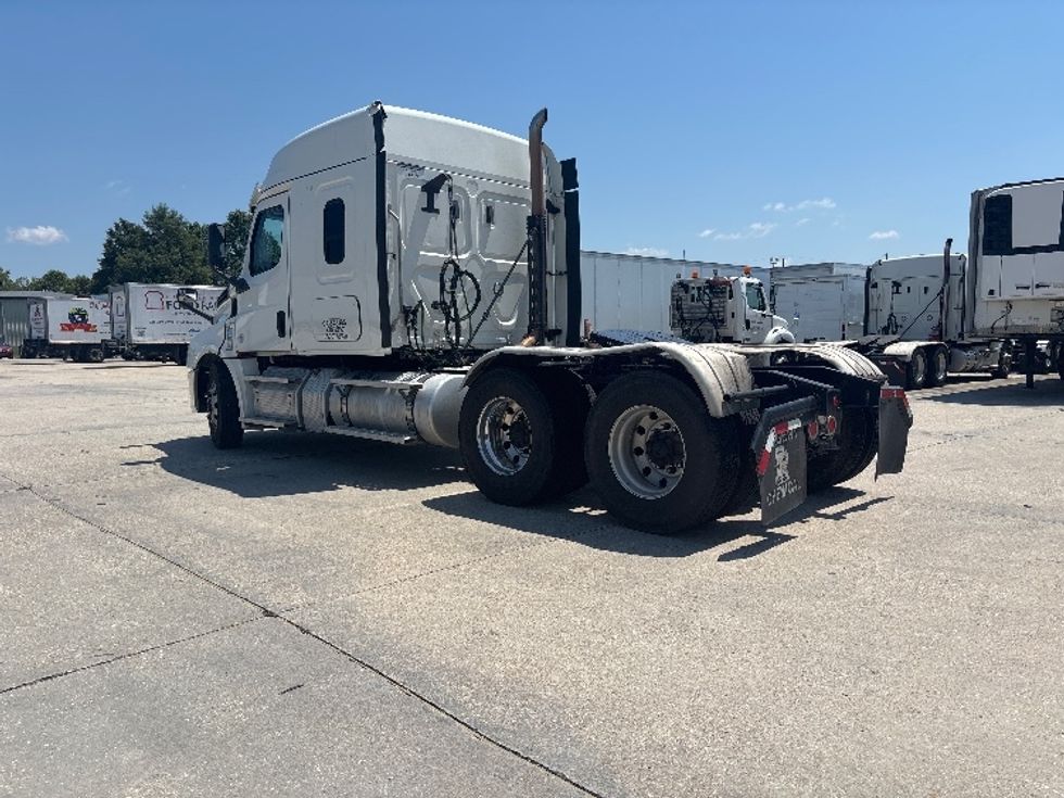 Sleeper Tractor-Heavy Duty Tractors-Freightliner-2020-T12664ST-Hammond-LA-215,197\n\t\tmiles-$ 83,750 - Image 5