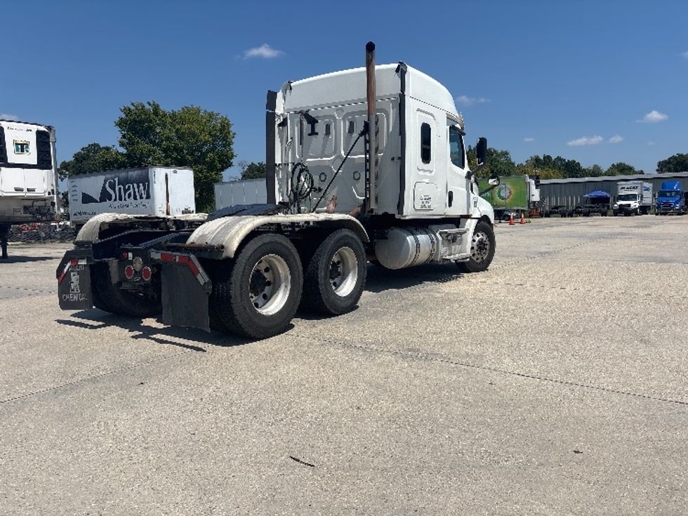 Sleeper Tractor-Heavy Duty Tractors-Freightliner-2020-T12664ST-Hammond-LA-215,197\n\t\tmiles-$ 83,750 - Image 7