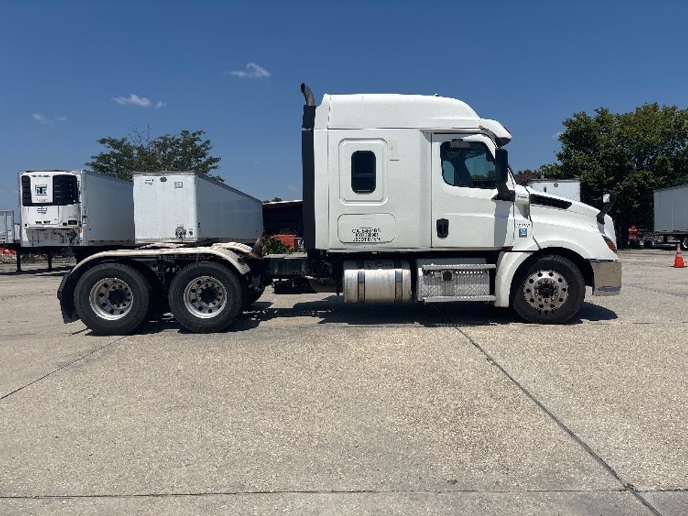 Sleeper Tractor-Heavy Duty Tractors-Freightliner-2020-T12664ST-Hammond-LA-215,197\n\t\tmiles-$ 83,750 - Image 8