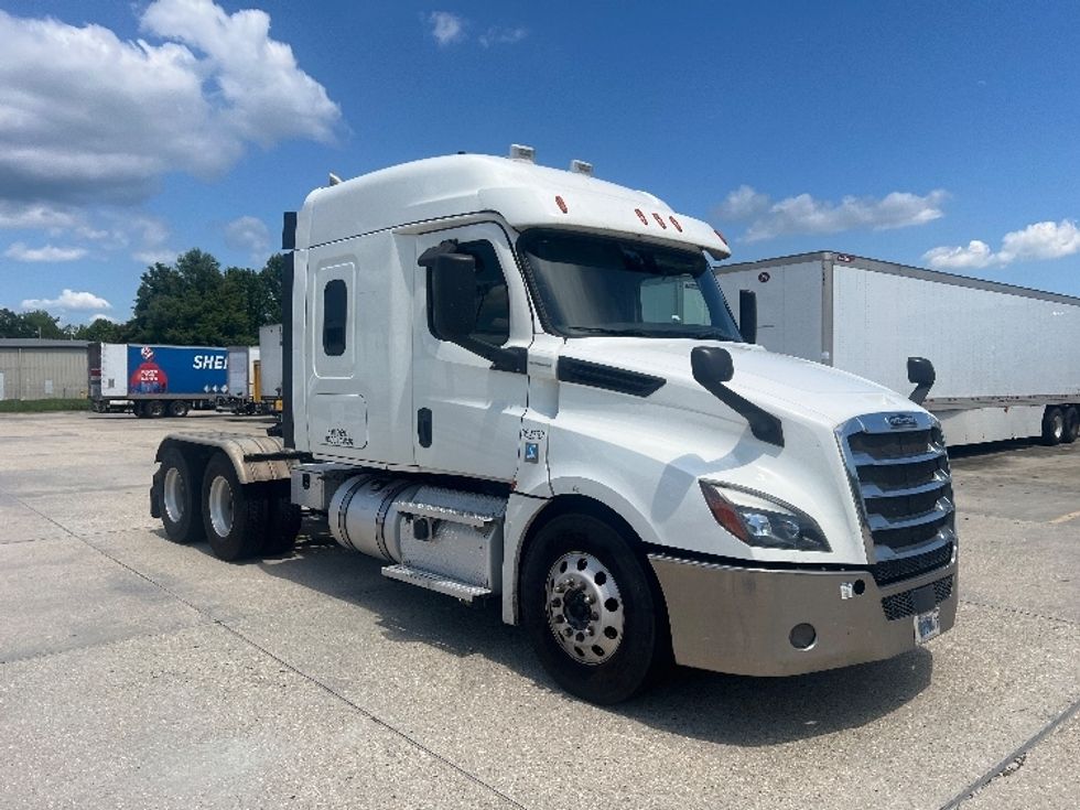 Sleeper Tractor-Heavy Duty Tractors-Freightliner-2020-T12664ST-Hammond-LA-248,629\n\t\tmiles-$ 82,000 - Image 1