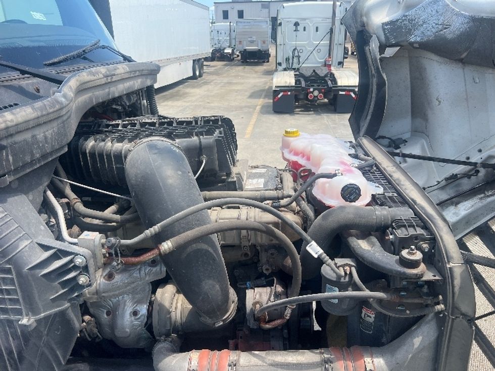 Sleeper Tractor-Heavy Duty Tractors-Freightliner-2020-T12664ST-Hammond-LA-248,629\n\t\tmiles-$ 82,000 - Image 20