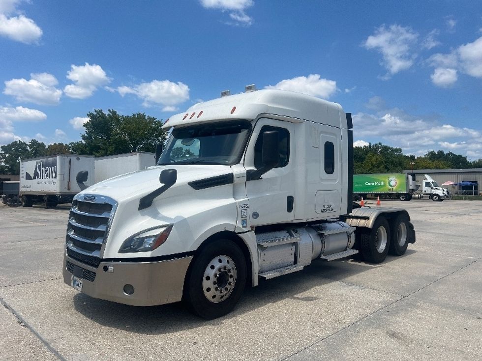 Sleeper Tractor-Heavy Duty Tractors-Freightliner-2020-T12664ST-Hammond-LA-248,629\n\t\tmiles-$ 82,000 - Image 3