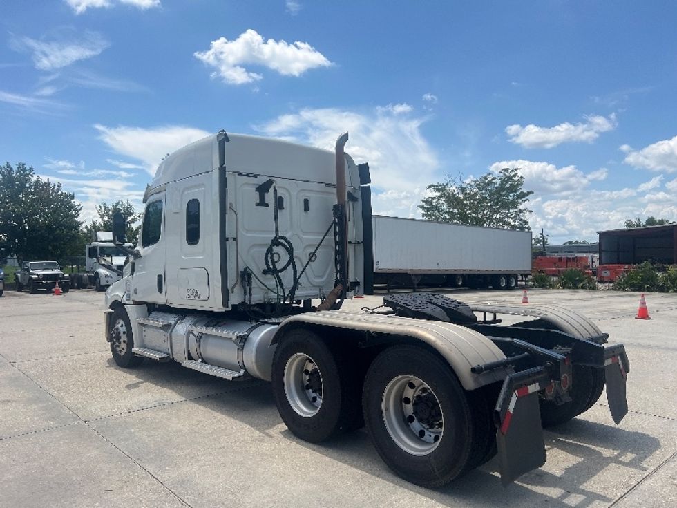Sleeper Tractor-Heavy Duty Tractors-Freightliner-2020-T12664ST-Hammond-LA-248,629\n\t\tmiles-$ 82,000 - Image 5