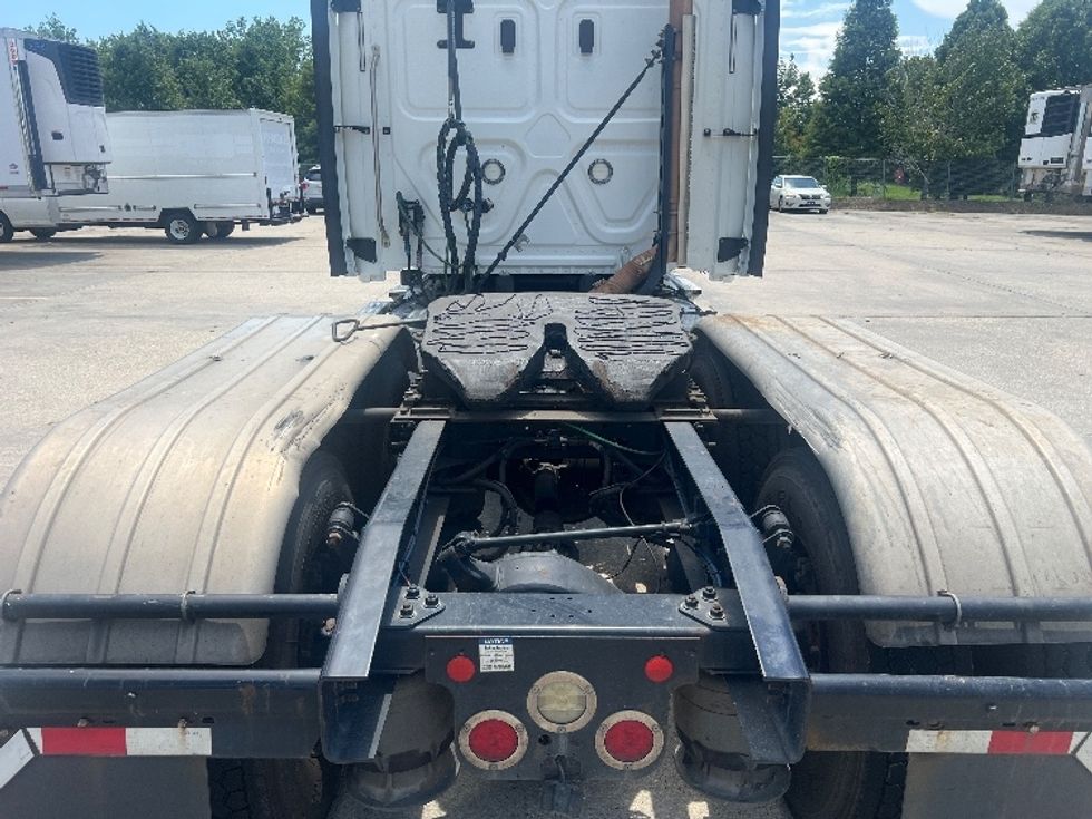 Sleeper Tractor-Heavy Duty Tractors-Freightliner-2020-T12664ST-Hammond-LA-248,629\n\t\tmiles-$ 82,000 - Image 6