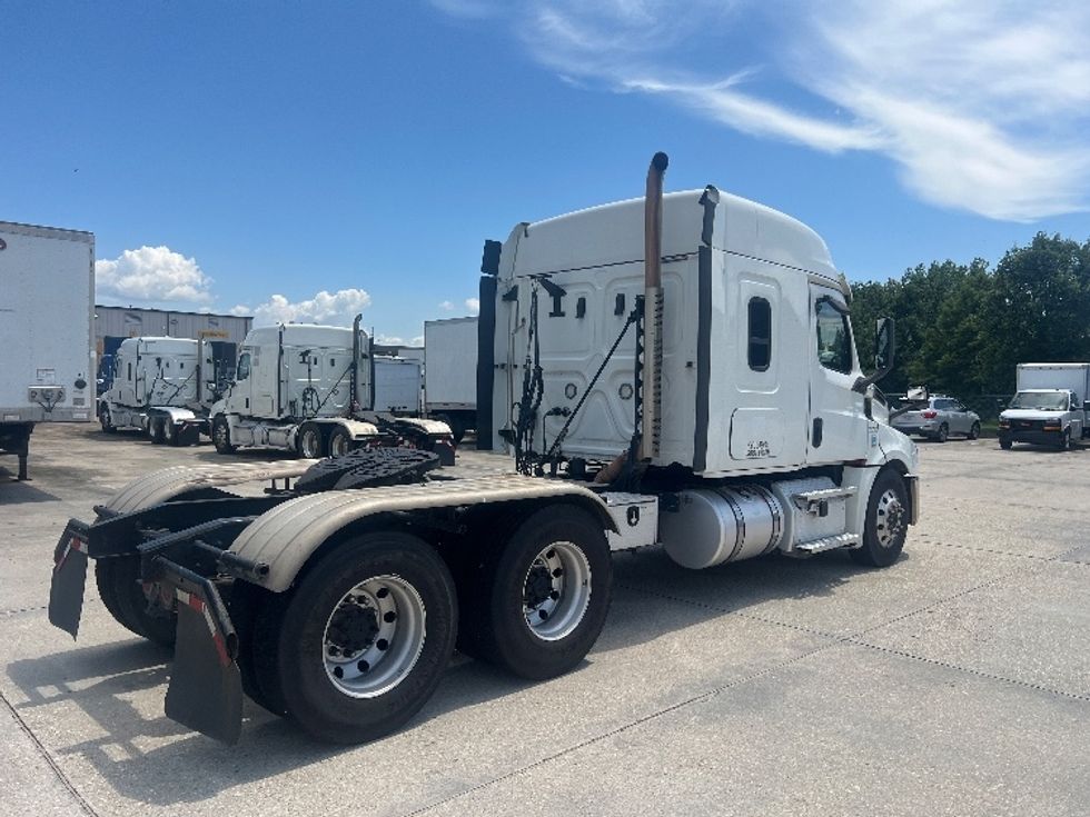 Sleeper Tractor-Heavy Duty Tractors-Freightliner-2020-T12664ST-Hammond-LA-248,629\n\t\tmiles-$ 82,000 - Image 7
