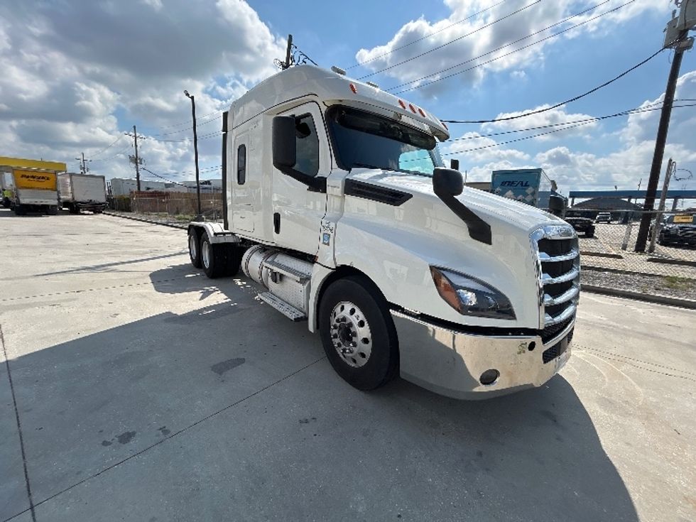 Sleeper Tractor-Heavy Duty Tractors-Freightliner-2020-T12664ST-Hammond-LA-282,543\n\t\tmiles-$ 80,000 - Image 1
