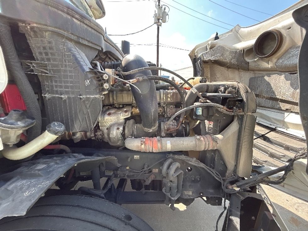 Sleeper Tractor-Heavy Duty Tractors-Freightliner-2020-T12664ST-Hammond-LA-282,543\n\t\tmiles-$ 80,000 - Image 20