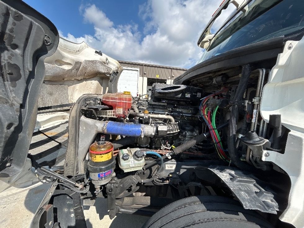 Sleeper Tractor-Heavy Duty Tractors-Freightliner-2020-T12664ST-Hammond-LA-282,543\n\t\tmiles-$ 80,000 - Image 21