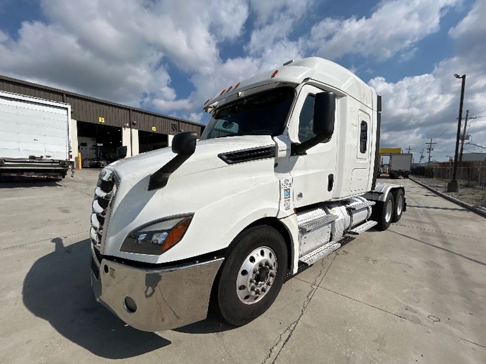 Sleeper Tractor-Heavy Duty Tractors-Freightliner-2020-T12664ST-Hammond-LA-282,543\n\t\tmiles-$ 80,000 - Image 3