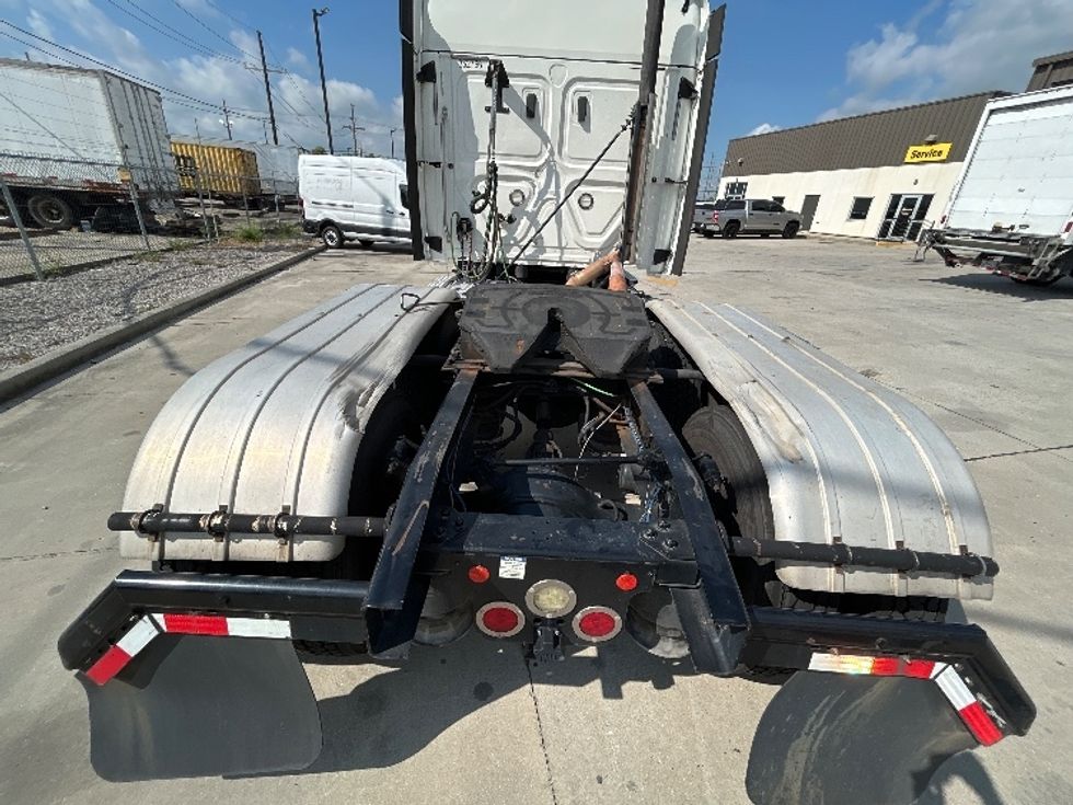 Sleeper Tractor-Heavy Duty Tractors-Freightliner-2020-T12664ST-Hammond-LA-282,543\n\t\tmiles-$ 80,000 - Image 6